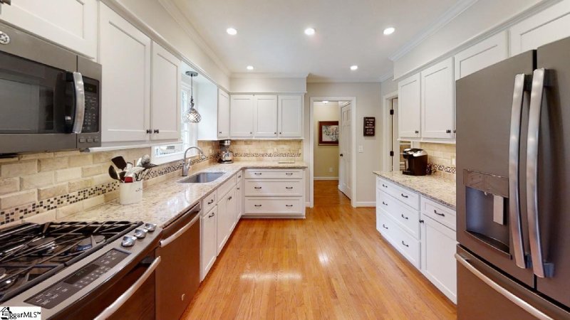 Property image 4 at 8 Bernwood Drive, Taylors, SC 29687