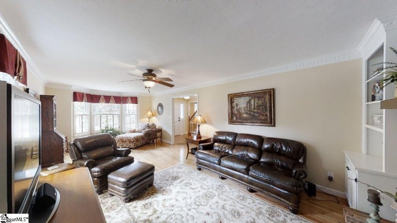 Property image 5 at 8 Bernwood Drive, Taylors, SC 29687