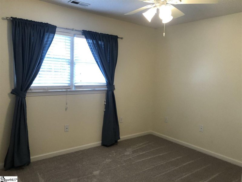 Property image 5 at 410 W Pointe Drive, Spartanburg, SC 29301