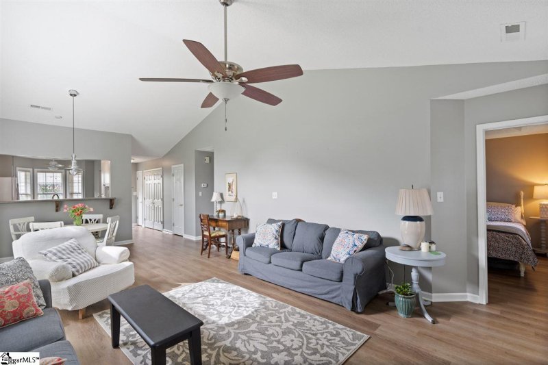 Property image 3 at 18 CREEKBEND Court, Simpsonville, SC 29681