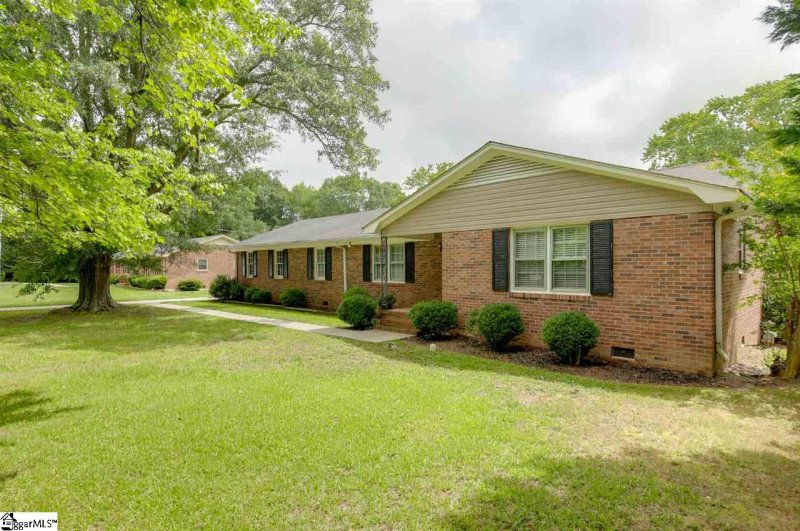 Property image 2 at 10 Cunningham Road, Taylors, SC 29687