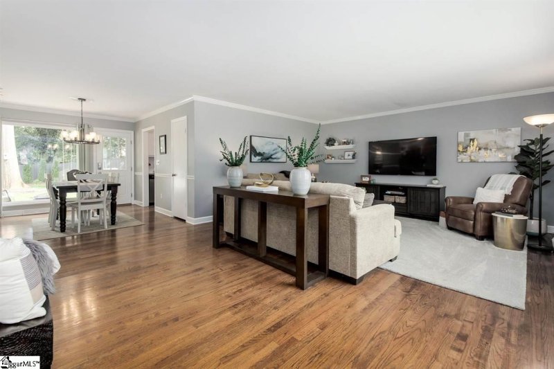 Property image 3 at 18 Bradley Boulevard, Greenville, SC 29609