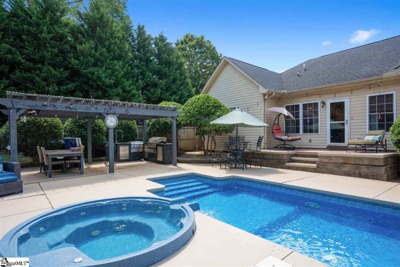 Property image 5 at 208 Grayson Drive, Travelers Rest, SC 29690