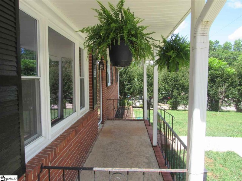 Property image 3 at 105 Sharon Drive, Greenville, SC 29617