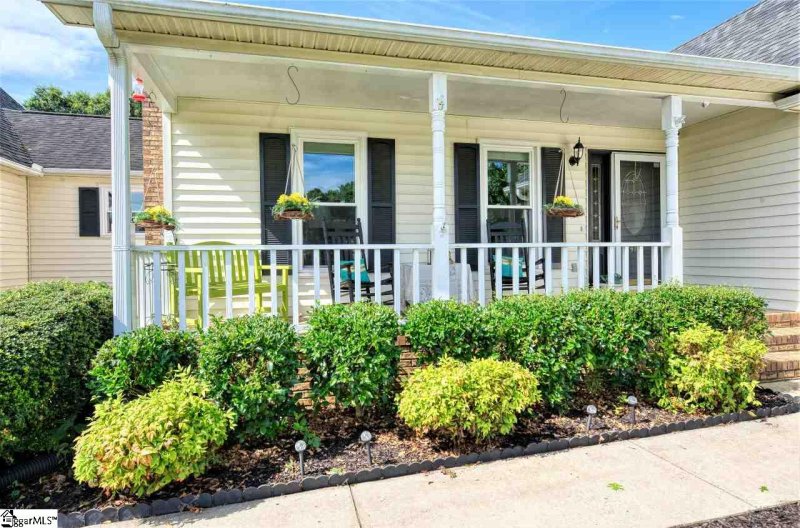 Property image 2 at 410 Pinnacle Court, Easley, SC 29642