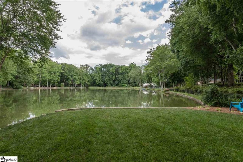 Property image 3 at 100 Stonehedge Drive, Greenville, SC 29615