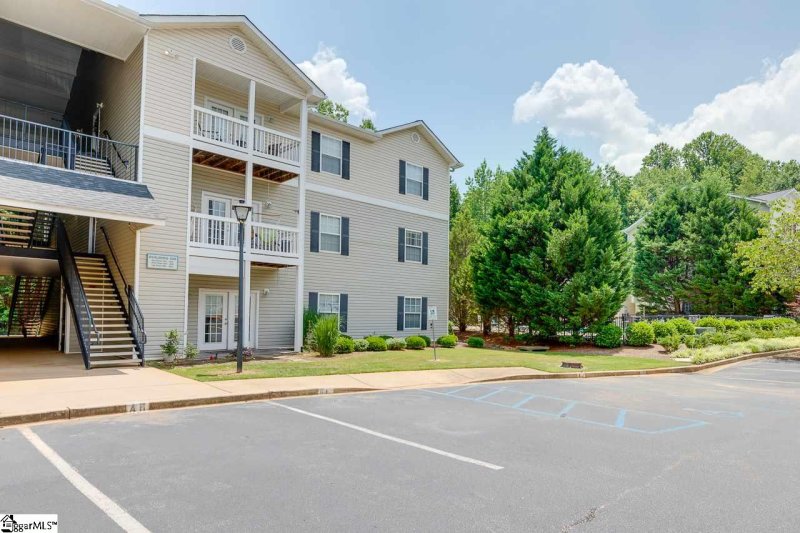 Property image 3 at 302 Mckenna Circle, Greenville, SC 29615