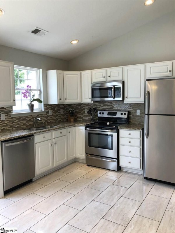 Property image 4 at 4 Kojak Court, Greenville, SC 29605