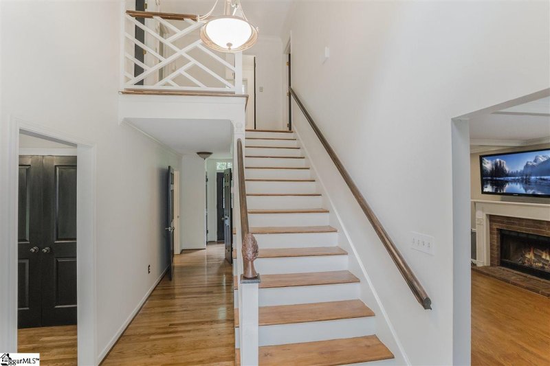 Property image 5 at 520 Woodland Way, Greenville, SC 29607