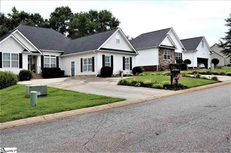 Property image 3 at 120 Royal Drive, Williamston, SC 29697-2045