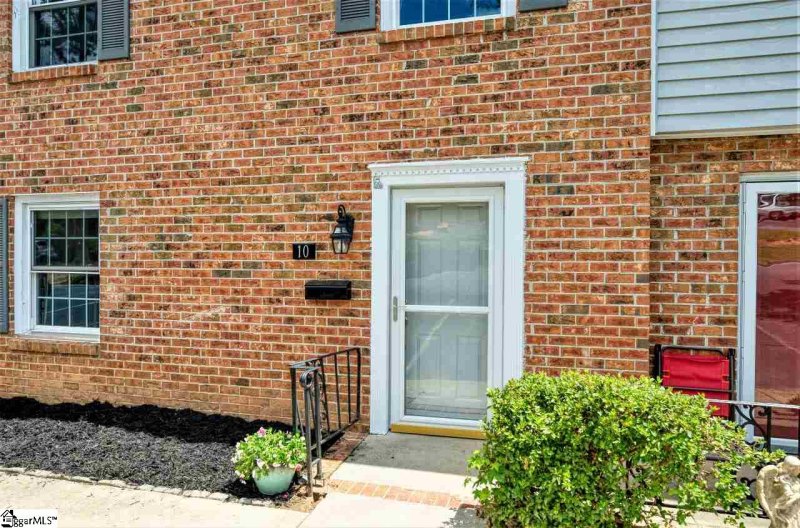 Property image 2 at 815 Edwards Road, Greenville, SC 29615