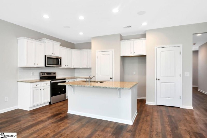 Property image 4 at 408 Cedar Bluff Way, Mauldin, SC 29662