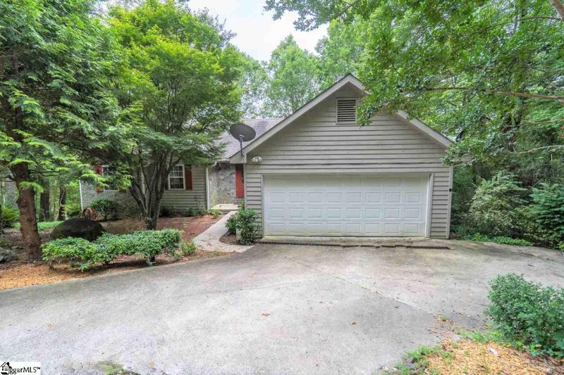 Property image 3 at 125 Fairway Woods Drive, Pickens, SC 29671-8315