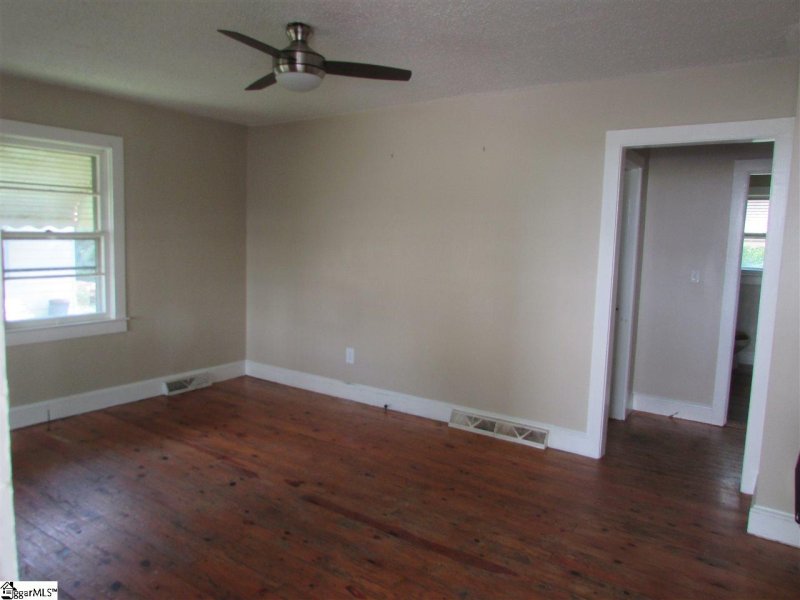 Property image 3 at 104 Roper Street, Easley, SC 29640-2725