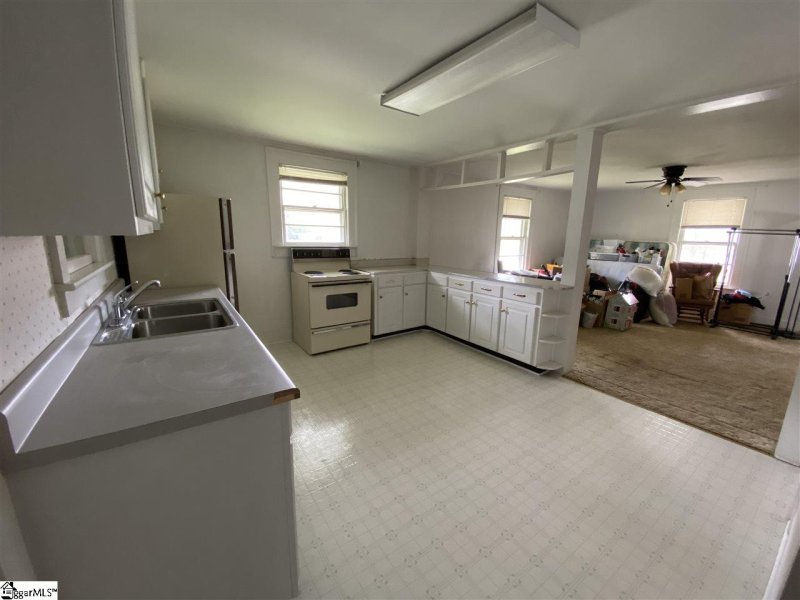Property image 4 at 400 Connecticut Avenue, Greer, SC 29650