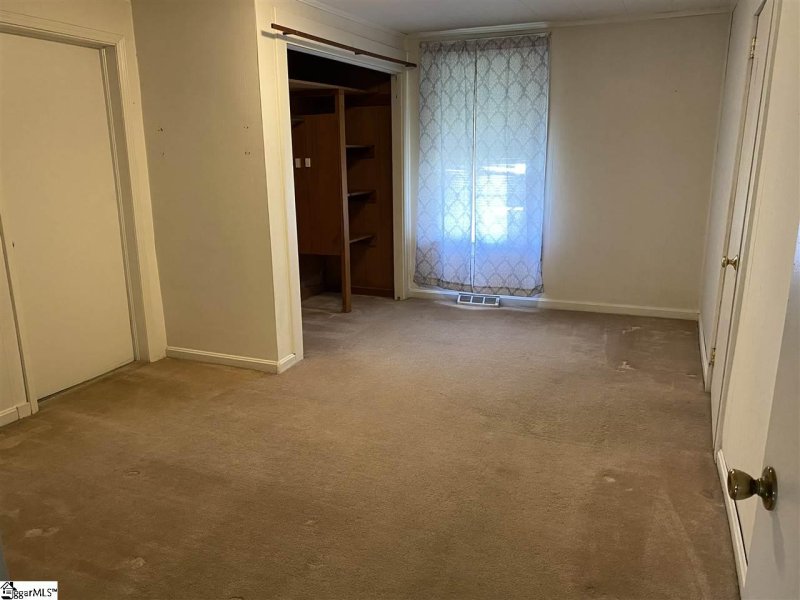 Property image 5 at 400 Connecticut Avenue, Greer, SC 29650