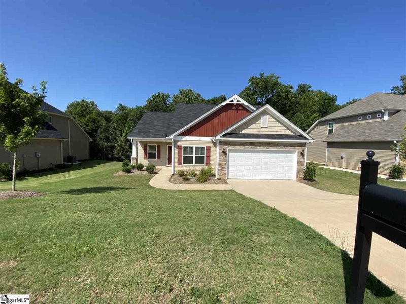 Property image 2 at 284 Autumn Glen Drive, Spartanburg, SC 29303