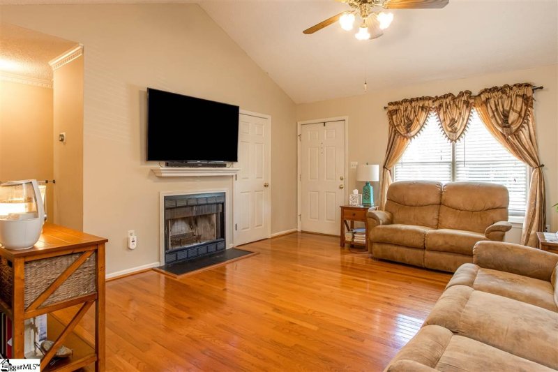 Property image 2 of 143 HATTERAS Lane in Ambergate, Simpsonville, SC 29680