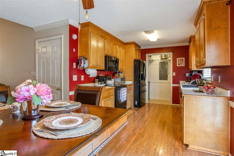 Property image 4 of 143 HATTERAS Lane in Ambergate, Simpsonville, SC 29680