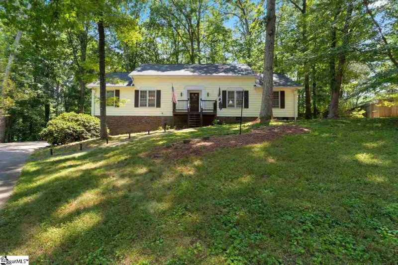 Property image 3 at 110 Holly Hill Lane, Simpsonville, SC 29681