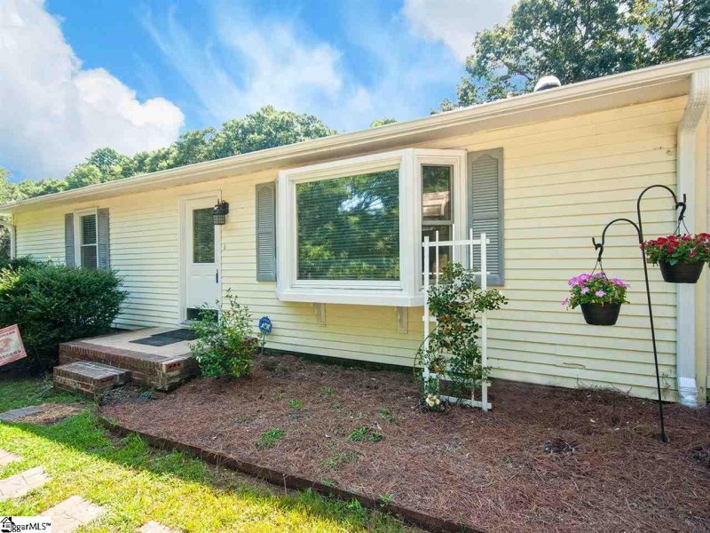 Property image 3 at 204 Springdale Avenue, Liberty, SC 29657