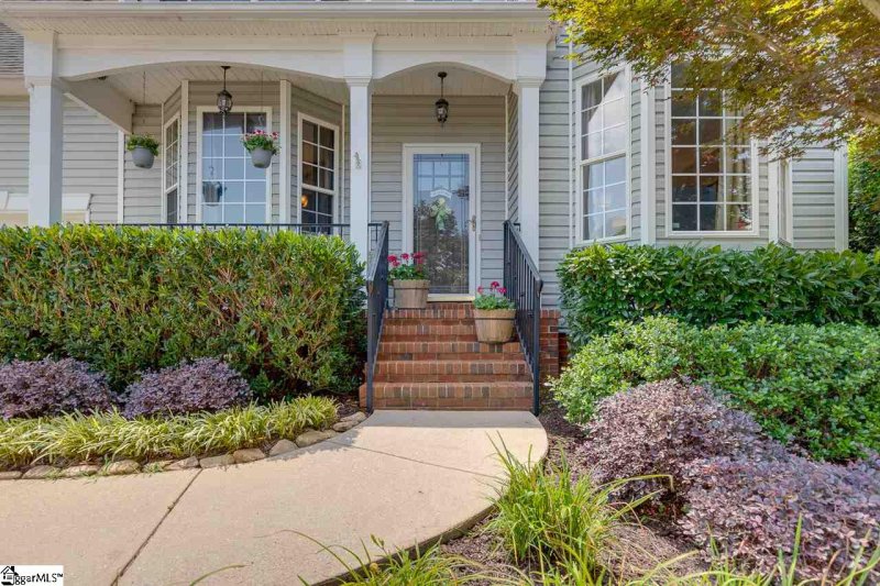 Property image 2 at 4 Bluff Ridge Court, Greenville, SC 29617