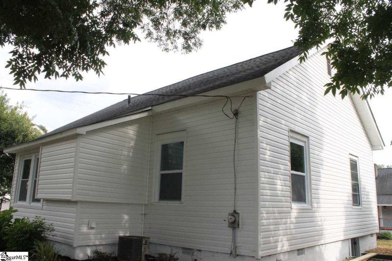 Property image 4 at 420 Pennsylvania Avenue, Greer, SC 29650