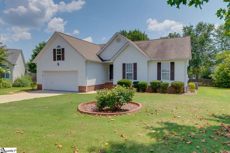 Property image 2 at 14 Equestrian Court, Simpsonville, SC 29680
