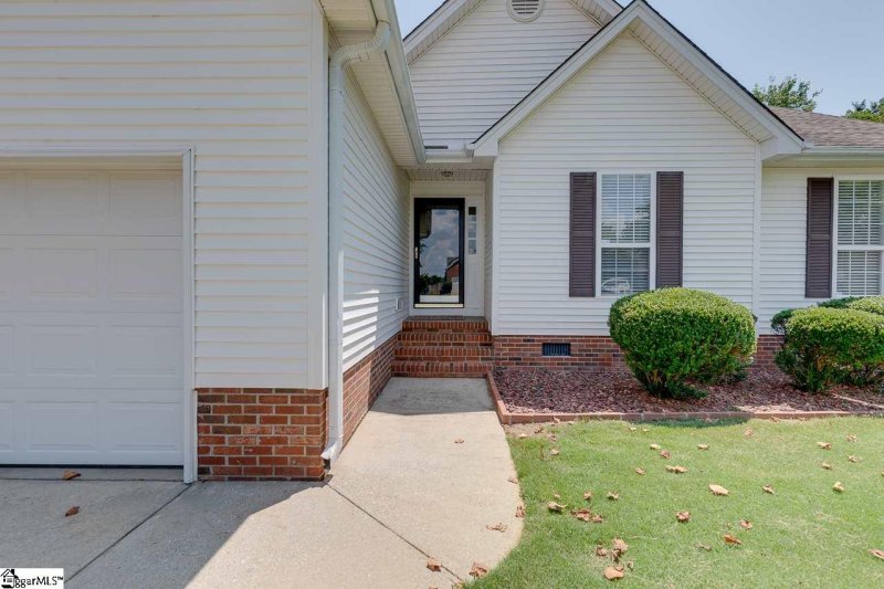 Property image 3 at 14 Equestrian Court, Simpsonville, SC 29680