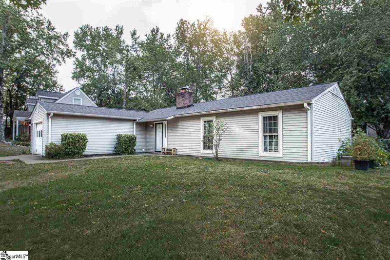 Property image 2 at 32 Oak Glen Drive, Greenville, SC 29607