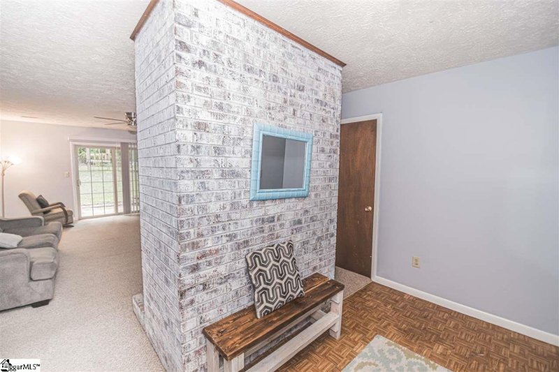 Property image 5 at 32 Oak Glen Drive, Greenville, SC 29607