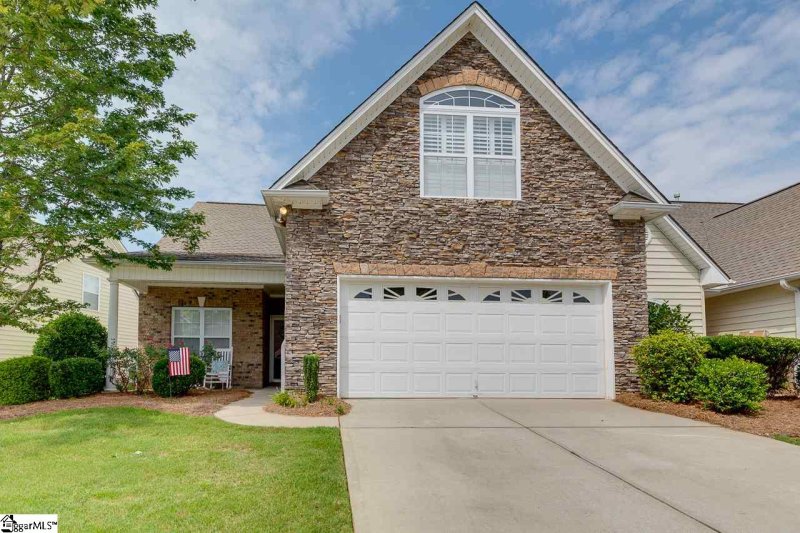 Property image 2 at 8 Barnwood Circle, Greenville, SC 29607