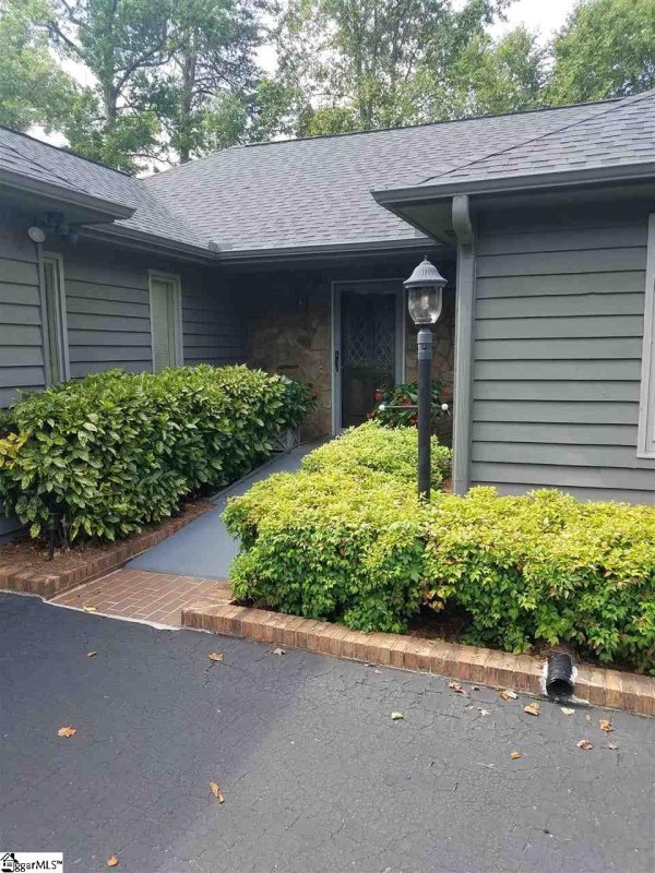 Property image 2 at 7 Old Oak Drive, Taylors, SC 29687