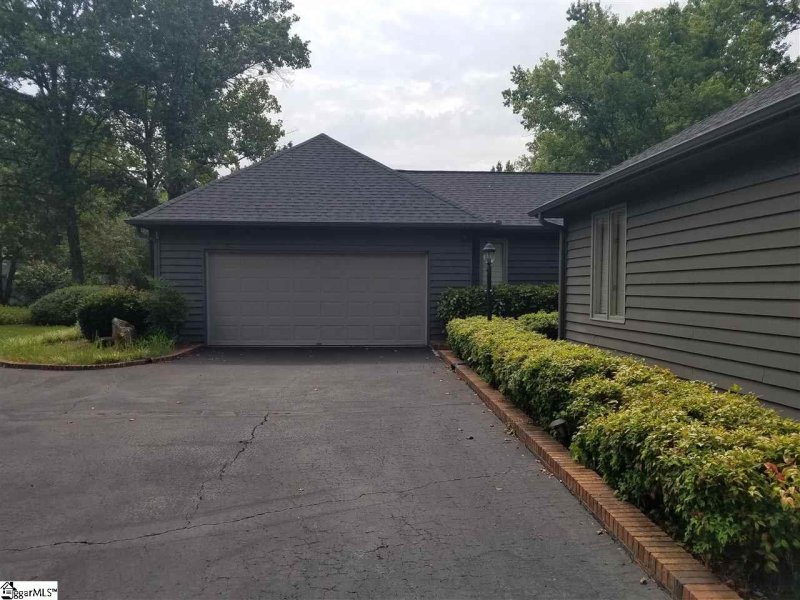 Property image 3 at 7 Old Oak Drive, Taylors, SC 29687