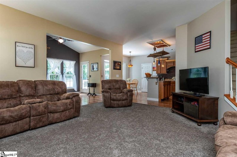 Property image 4 at 132 White Bark Way, Taylors, SC 29687