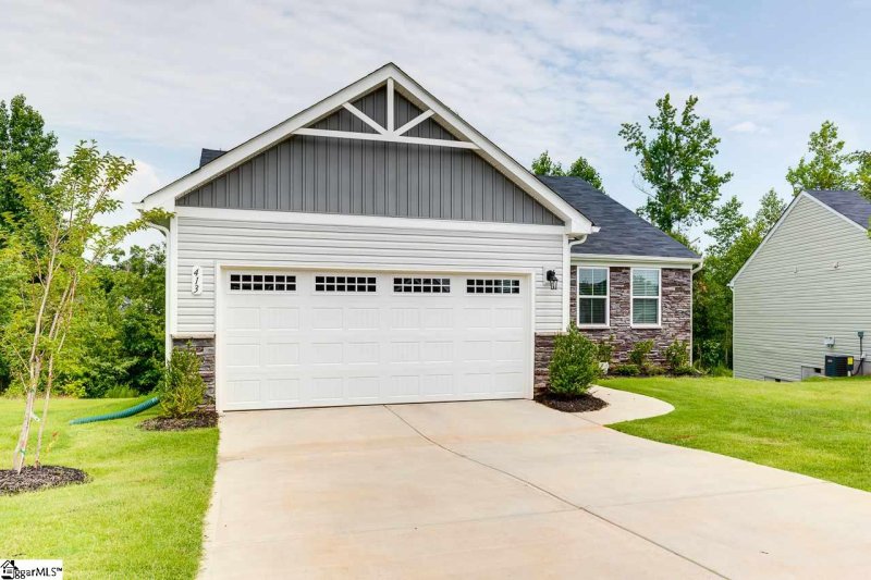 Property image 2 at 413 Edgehill Court, Greenville, SC 29617