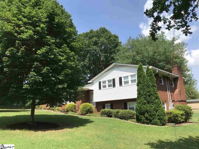 Property image 2 at 105 AYRSHIRE Drive, Greenville, SC 29615