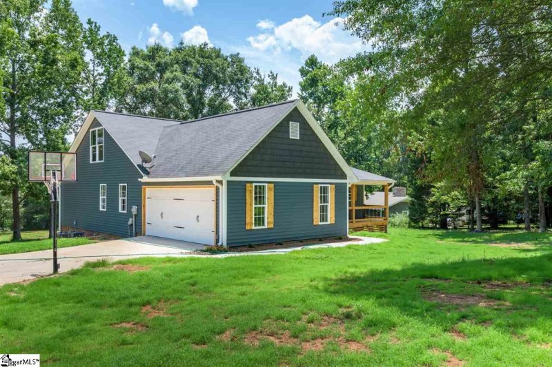 Property image 2 at 124 Kingswood Circle, Simpsonville, SC 29681