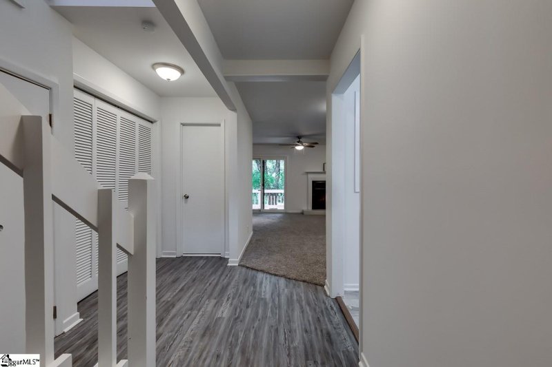 Property image 2 at 5 Creekside Way, Greenville, SC 29609