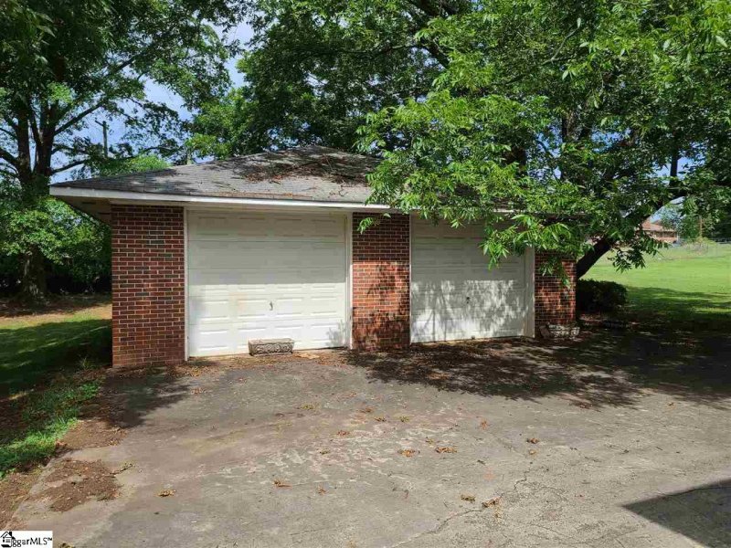 Property image 2 at 908 Plantation Road, Anderson, SC 29621-7134