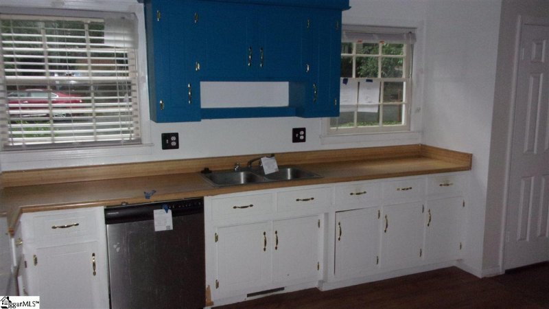 Property image 2 at 5 Dover Drive, Taylors, SC 29687