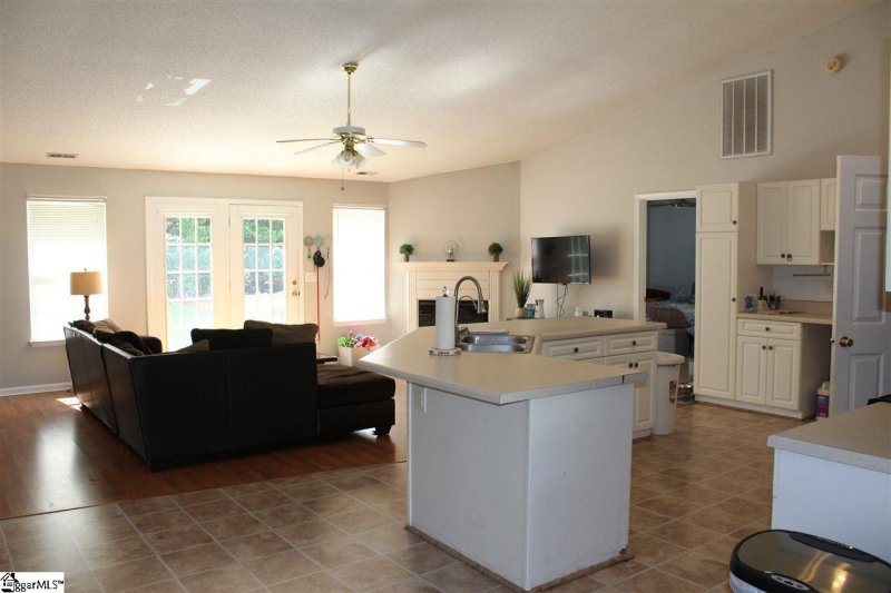 Property image 5 at 14 Red Haven Court, Greer, SC 29650