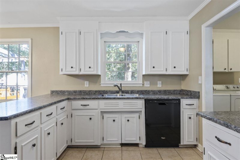 Property image 3 at 5 Edwards Mill Court, Taylors, SC 29687