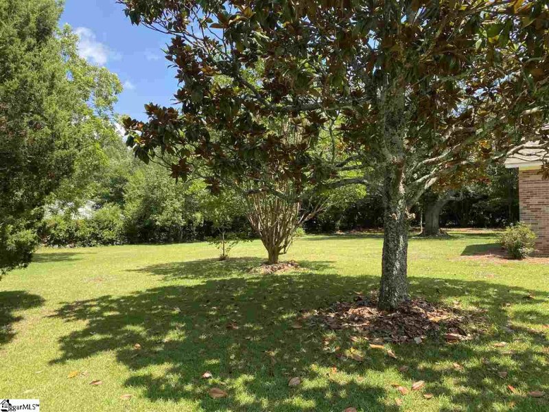 Property image 2 at 104 Charles Street, Laurens, SC 29360