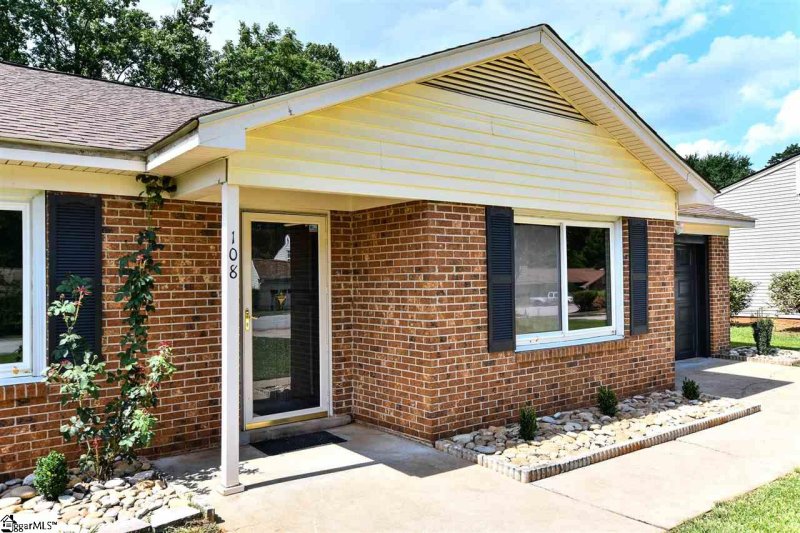 Property image 4 at 108 Clearfield Road, Greenville, SC 29607