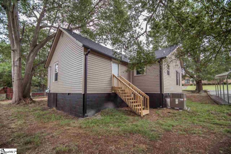 Property image 3 at 10 Clemson Street, Liberty, SC 29657