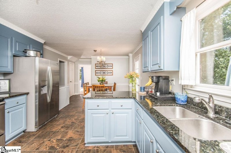 Property image 5 at 527 Hillandale Drive, Liberty, SC 29657-3824