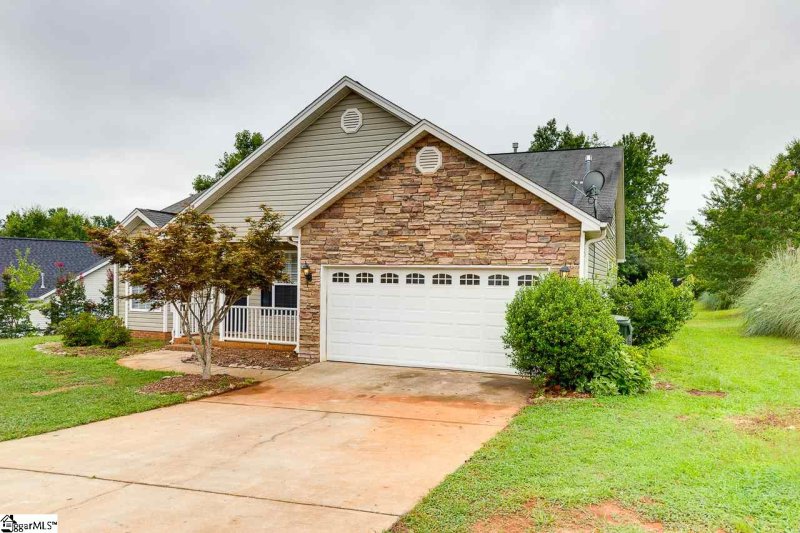Property image 2 at 207 Andella Drive, Greer, SC 29651