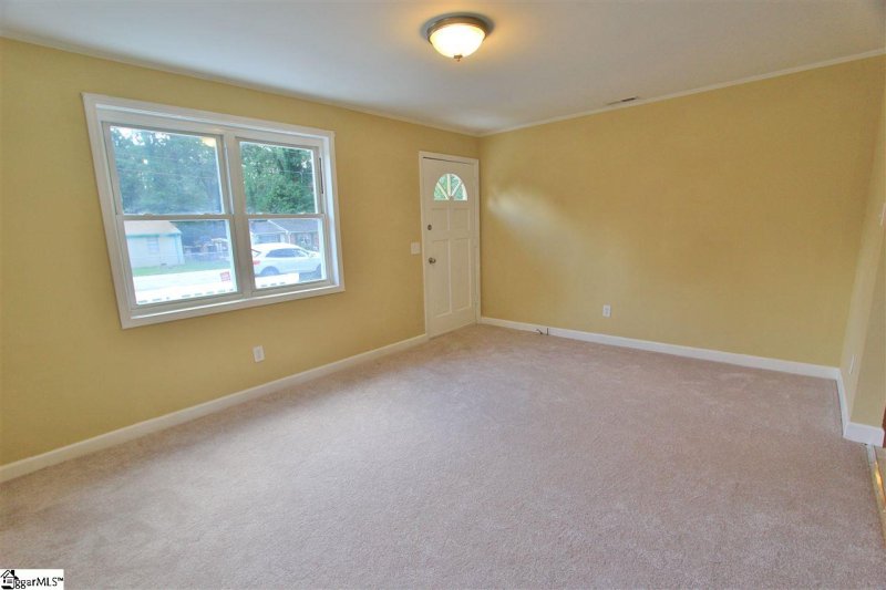 Property image 2 at 316 Blossom Drive, Greenville, SC 29605