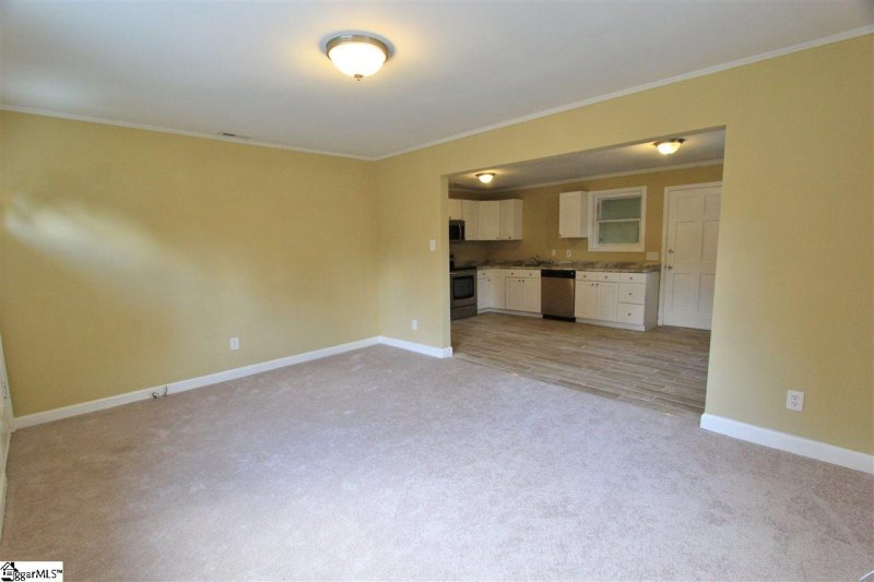 Property image 3 at 316 Blossom Drive, Greenville, SC 29605